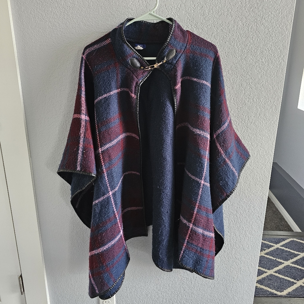 Apt. 9 Plaid Cape
